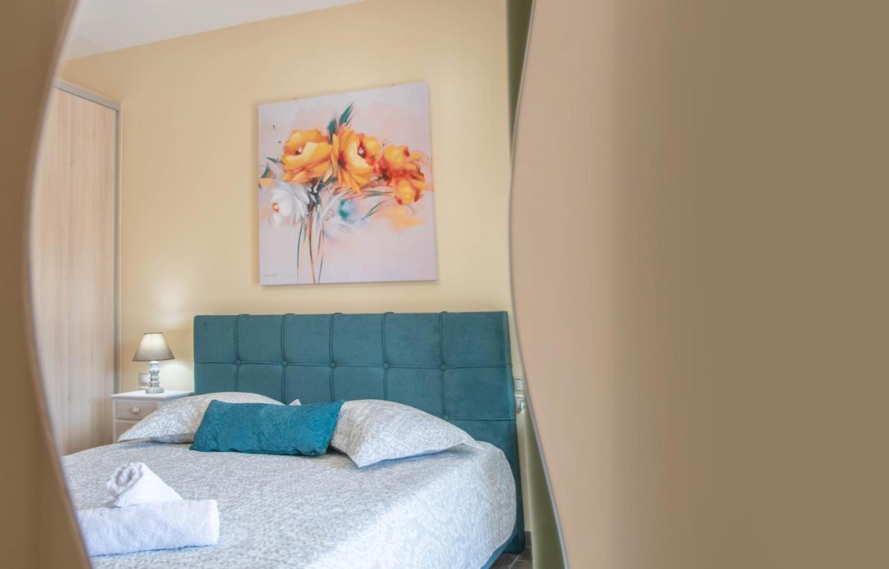 Tina'S Suite By "Elite" Planos  Luaran gambar